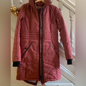 Super warm, stylish and flattering Lole coat in EUC.